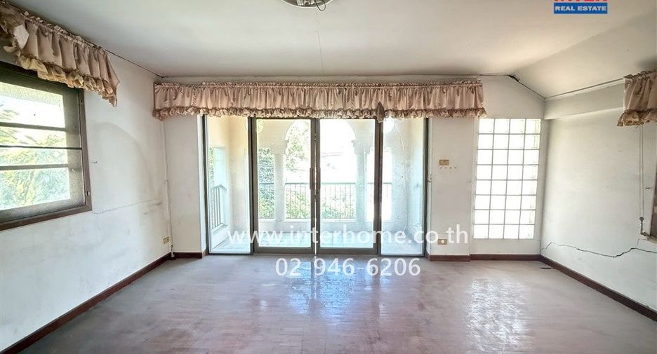 For sale 10 bedrooms house in Bang Kapi, Bangkok