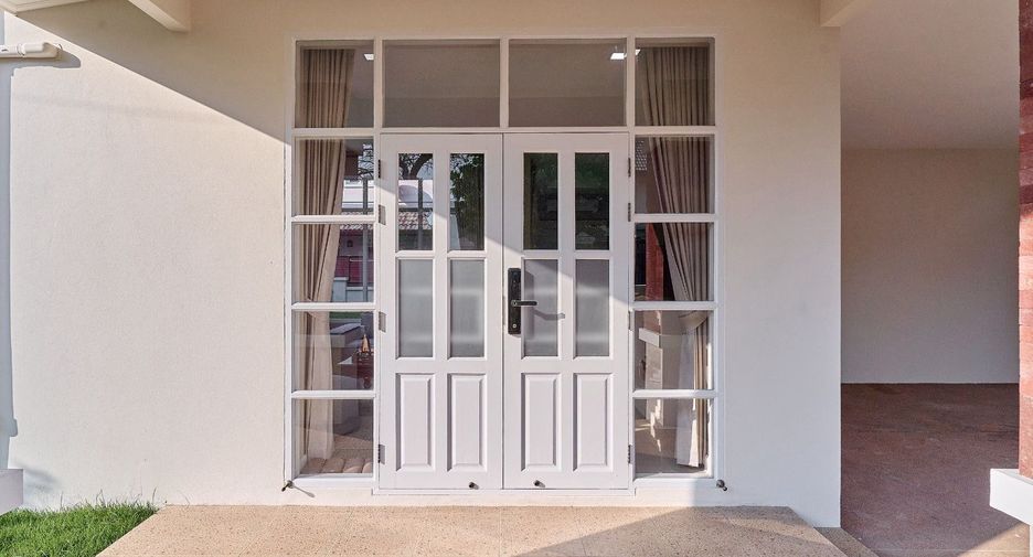 For sale 4 bedrooms house in Mueang Chiang Mai, Chiang Mai