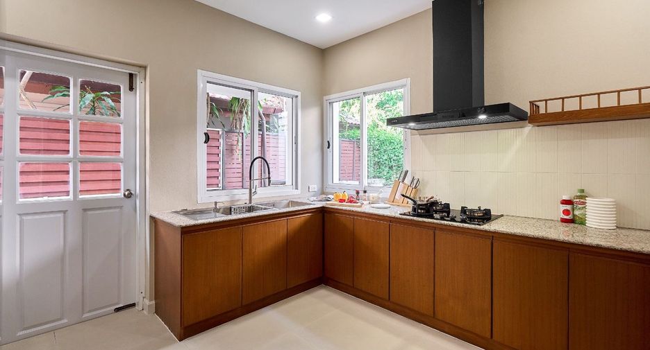 For sale 4 bedrooms house in Mueang Chiang Mai, Chiang Mai