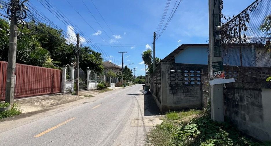 Haus zum Kauf mit 5 Zimmer in Mueang Nakhon Pathom, Nakhon Pathom