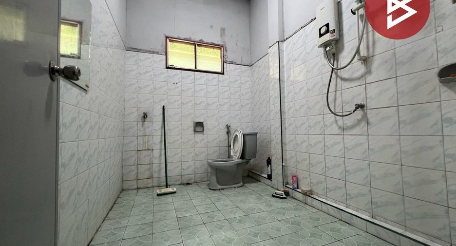 Haus zum Kauf mit 5 Zimmer in Mueang Nakhon Pathom, Nakhon Pathom