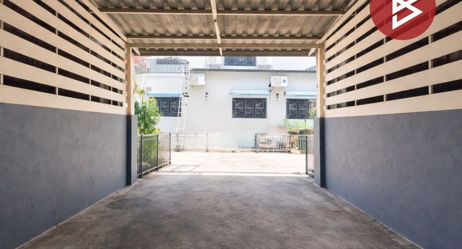Casa adosada en venta de 4 habitaciones en Nong Khaem, Bangkok