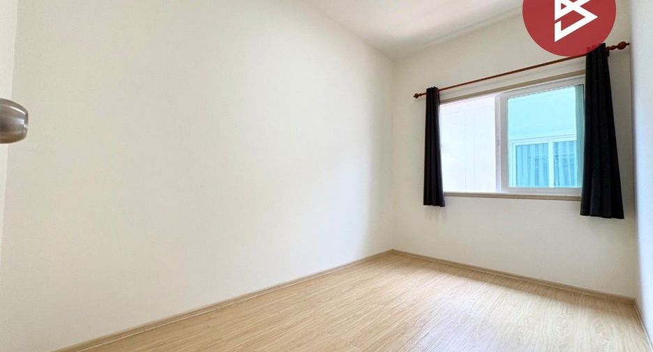 For sale 4 ベッドルーム townhouse in Sam Phran, Nakhon Pathom