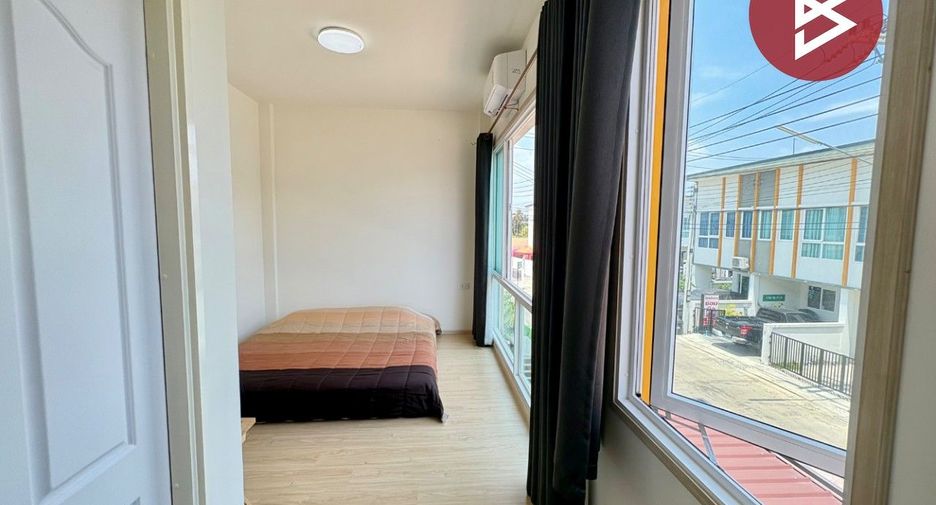 For sale 4 ベッドルーム townhouse in Sam Phran, Nakhon Pathom