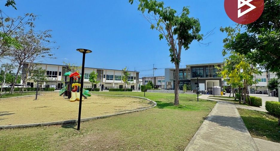 For sale 4 ベッドルーム townhouse in Sam Phran, Nakhon Pathom