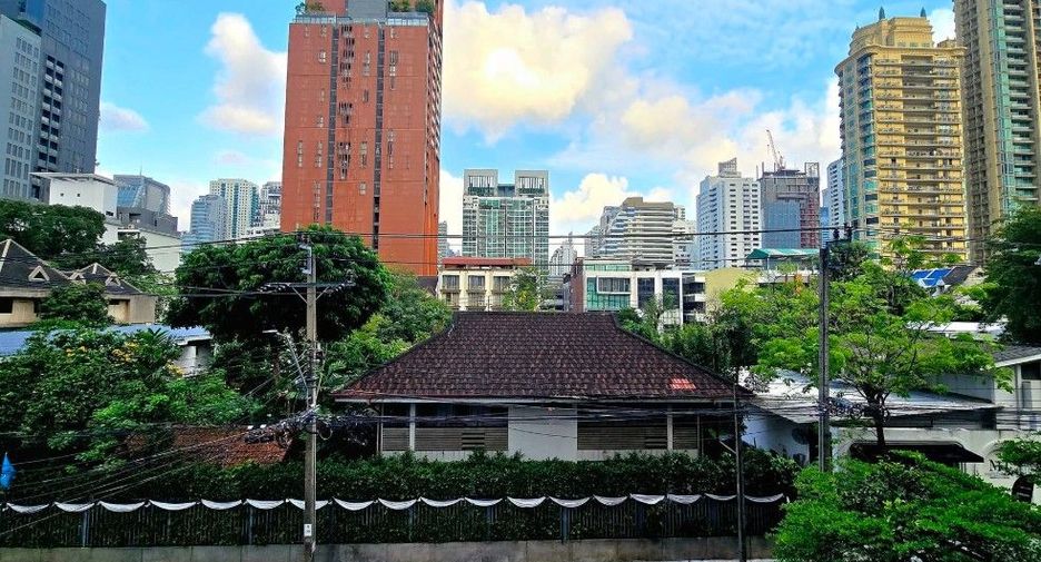 For rent 2 bedrooms condo in Watthana, Bangkok