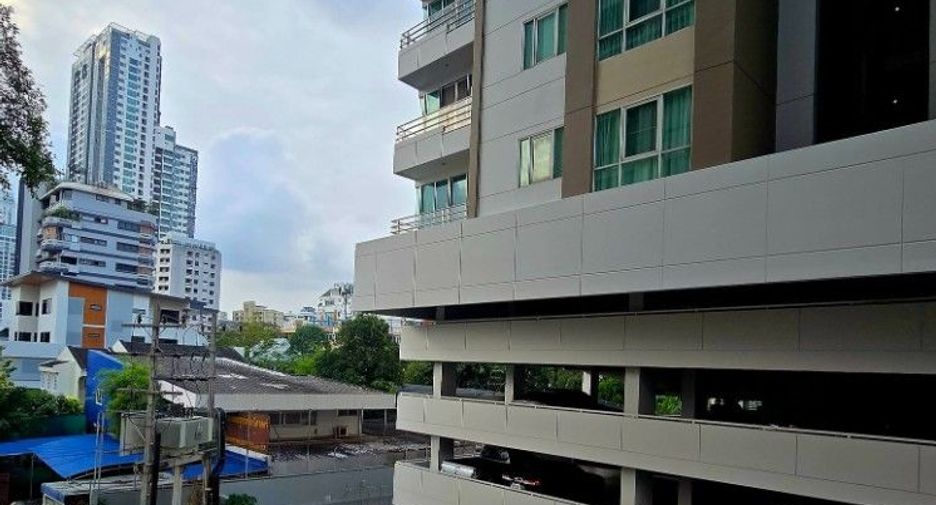 For rent 2 bedrooms condo in Watthana, Bangkok