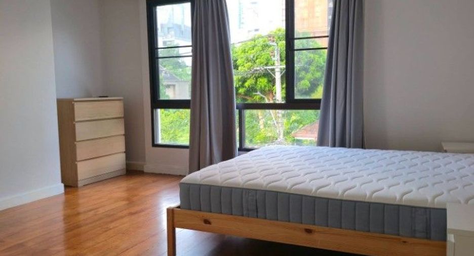 For rent 2 bedrooms condo in Watthana, Bangkok
