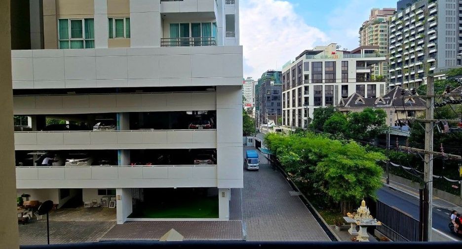 For rent 2 bedrooms condo in Watthana, Bangkok