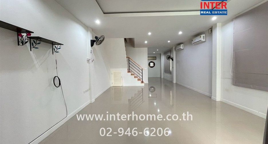 For rent and for sale 4 bedrooms townhouse in Khlong Sam Wa, Bangkok
