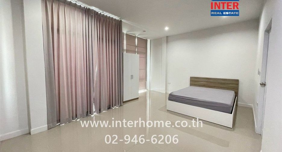 For rent and for sale 4 bedrooms townhouse in Khlong Sam Wa, Bangkok