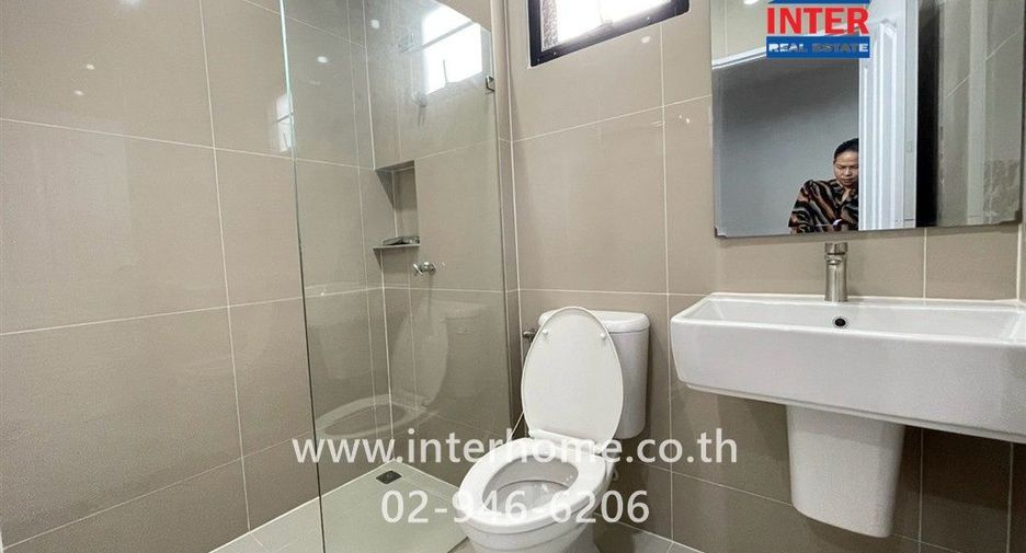 For rent and for sale 4 bedrooms townhouse in Khlong Sam Wa, Bangkok