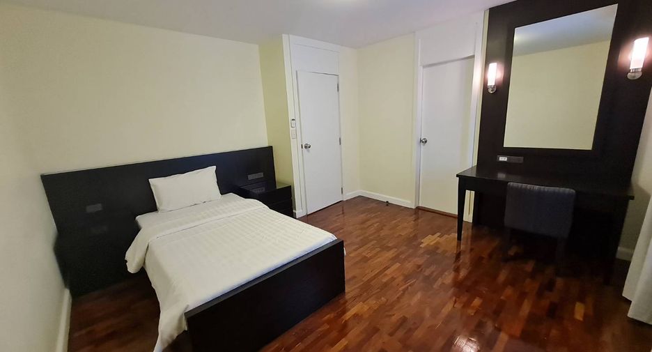 For rent 3 bedrooms apartment in Khlong Toei, Bangkok