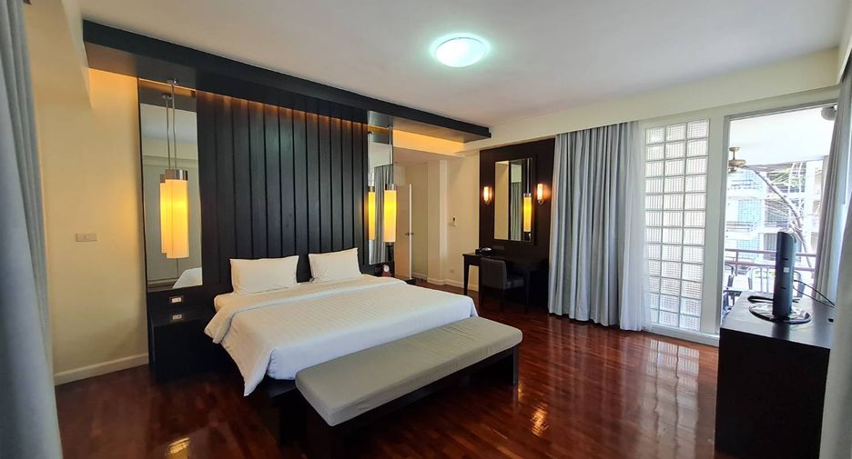 For rent 3 bedrooms apartment in Khlong Toei, Bangkok