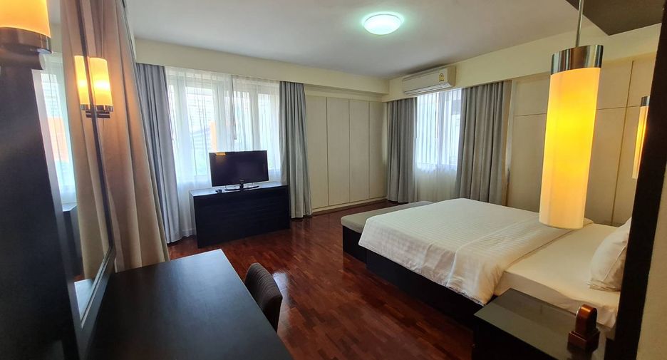For rent 3 bedrooms apartment in Khlong Toei, Bangkok