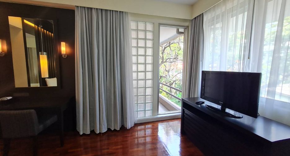For rent 3 bedrooms apartment in Khlong Toei, Bangkok