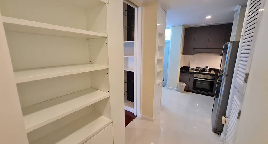 For rent 3 bedrooms apartment in Khlong Toei, Bangkok