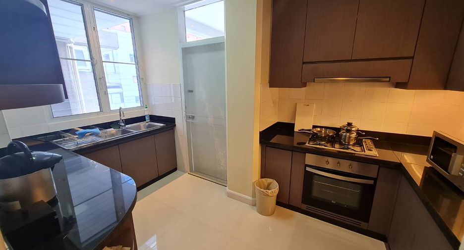 For rent 3 bedrooms apartment in Khlong Toei, Bangkok