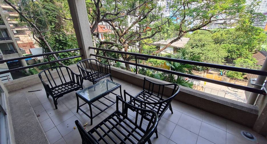 For rent 3 bedrooms apartment in Khlong Toei, Bangkok