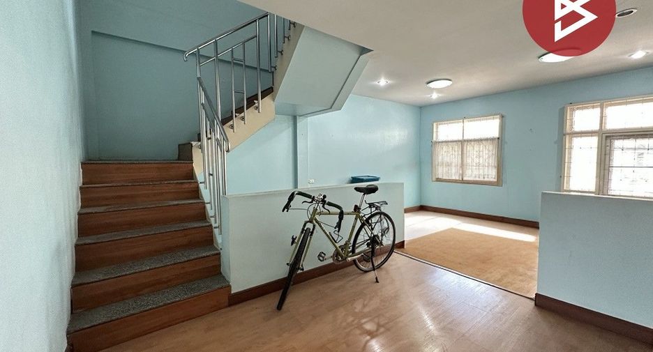 For sale 3 bedrooms townhouse in Wang Thonglang, Bangkok