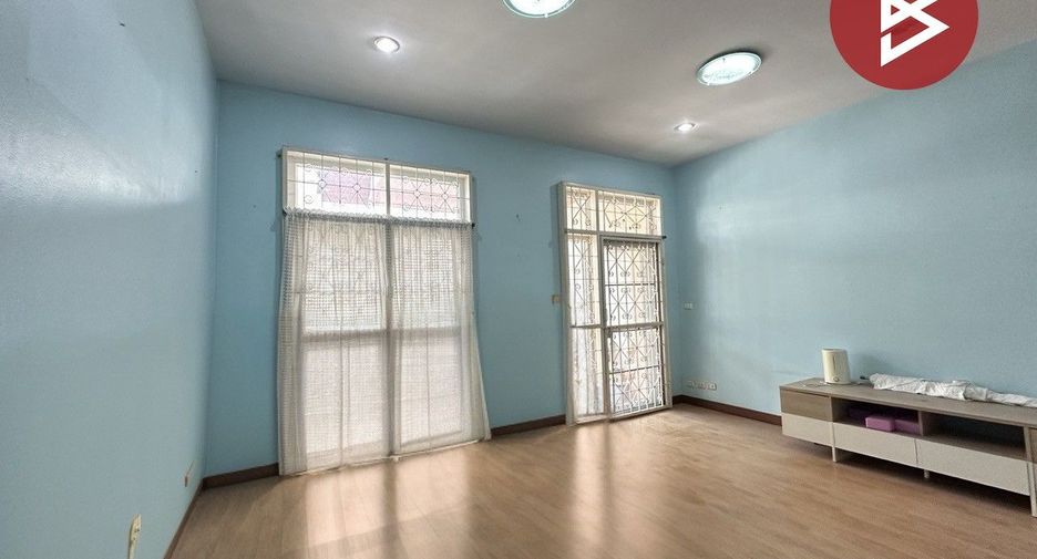 For sale 3 bedrooms townhouse in Wang Thonglang, Bangkok
