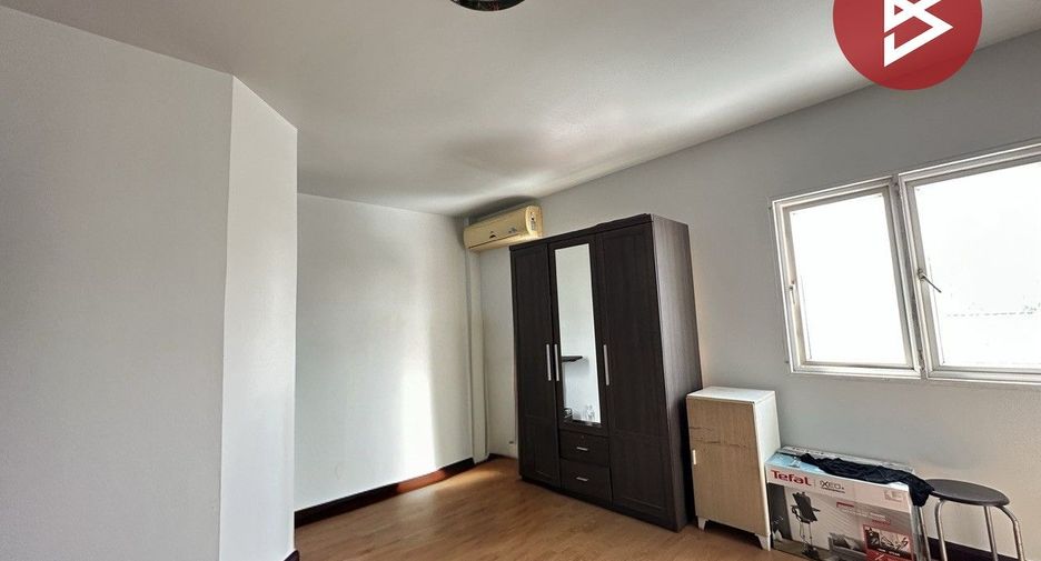 For sale 3 bedrooms townhouse in Wang Thonglang, Bangkok