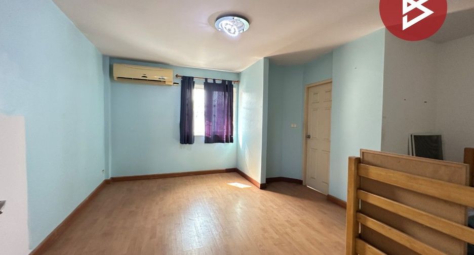 For sale 3 bedrooms townhouse in Wang Thonglang, Bangkok