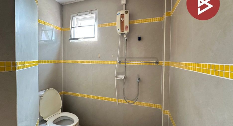 For sale 3 bedrooms townhouse in Wang Thonglang, Bangkok