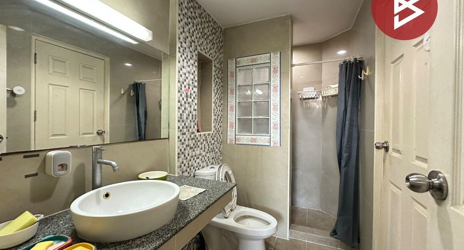 For sale 3 bedrooms townhouse in Wang Thonglang, Bangkok