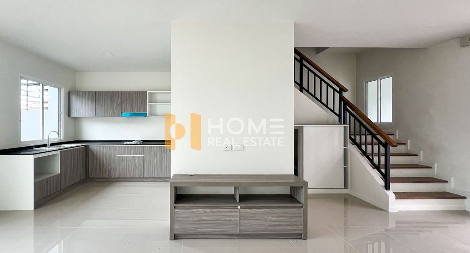 For sale 3 bedrooms townhouse in Lat Krabang, Bangkok
