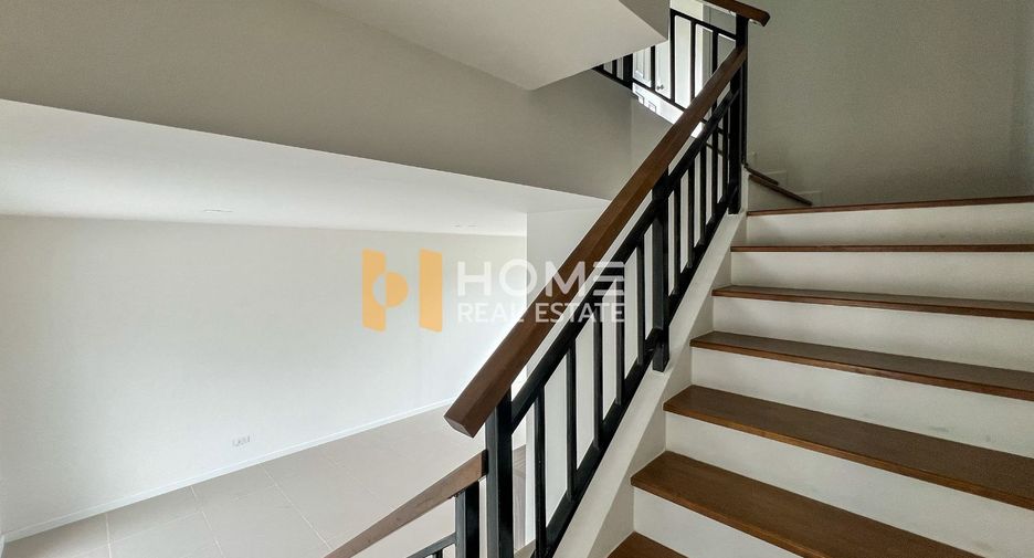 For sale 3 bedrooms townhouse in Lat Krabang, Bangkok