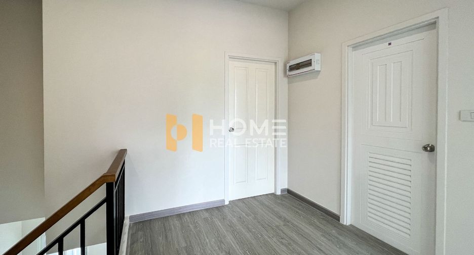 For sale 3 bedrooms townhouse in Lat Krabang, Bangkok