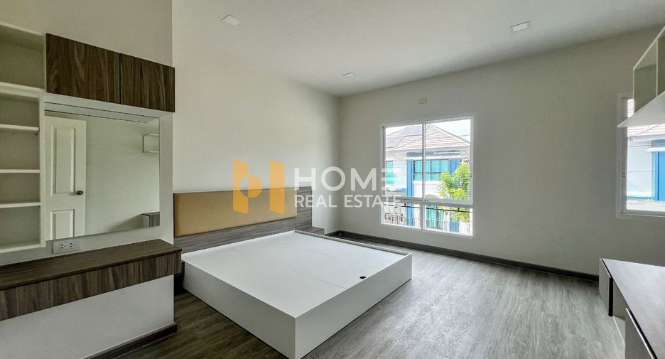 For sale 3 bedrooms townhouse in Lat Krabang, Bangkok