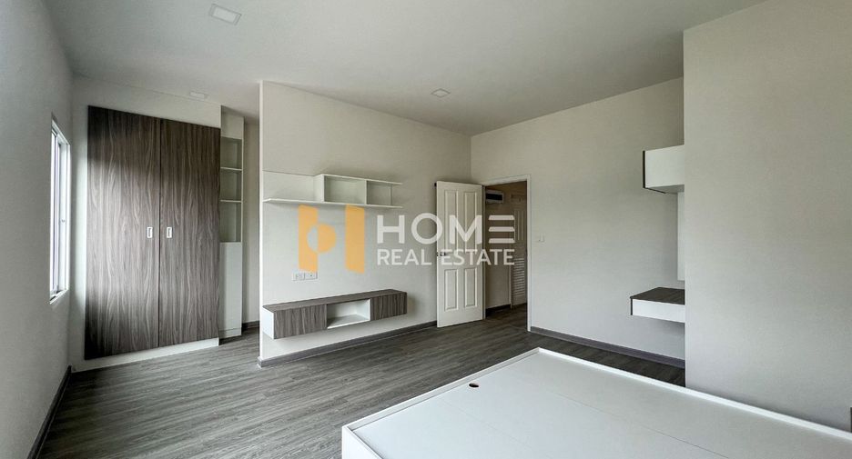 For sale 3 bedrooms townhouse in Lat Krabang, Bangkok