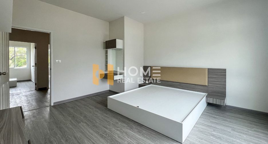For sale 3 bedrooms townhouse in Lat Krabang, Bangkok