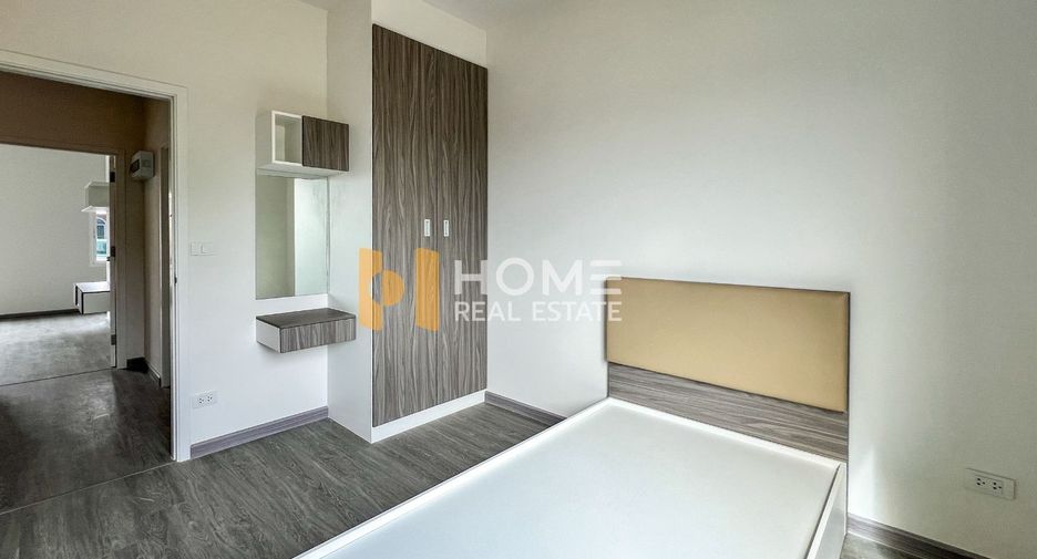 For sale 3 bedrooms townhouse in Lat Krabang, Bangkok