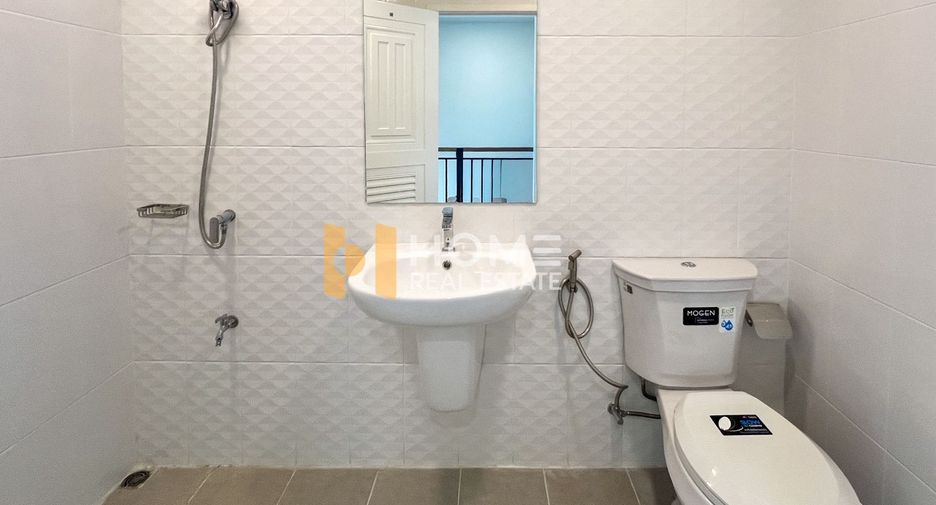 For sale 3 bedrooms townhouse in Lat Krabang, Bangkok