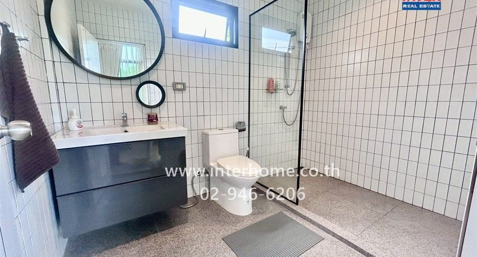 For sale 4 bedrooms house in Lat Phrao, Bangkok