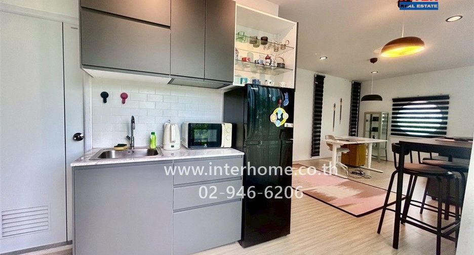 For sale 4 bedrooms house in Lat Phrao, Bangkok