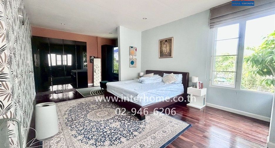 For sale 4 bedrooms house in Lat Phrao, Bangkok