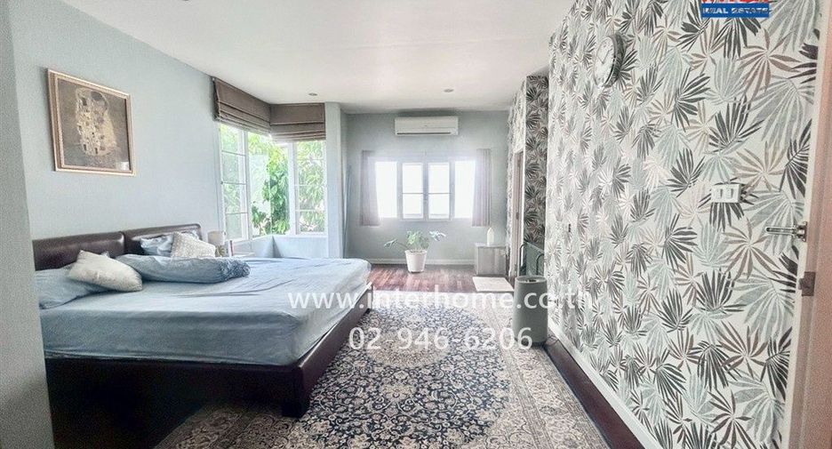 For sale 4 bedrooms house in Lat Phrao, Bangkok