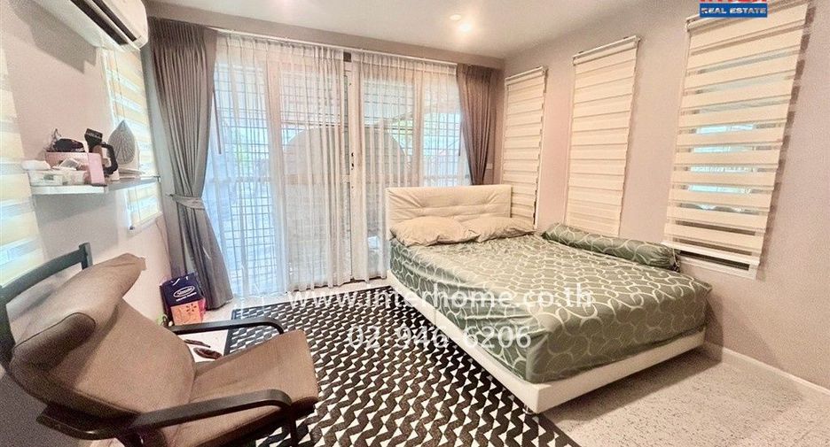 For sale 4 bedrooms house in Lat Phrao, Bangkok