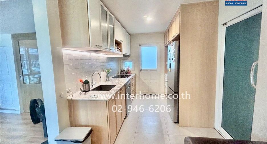 For sale 4 bedrooms house in Lat Phrao, Bangkok
