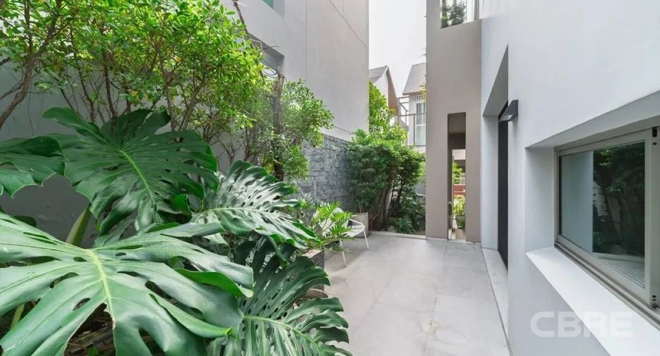For rent and for sale 3 bedrooms house in Bang Kapi, Bangkok