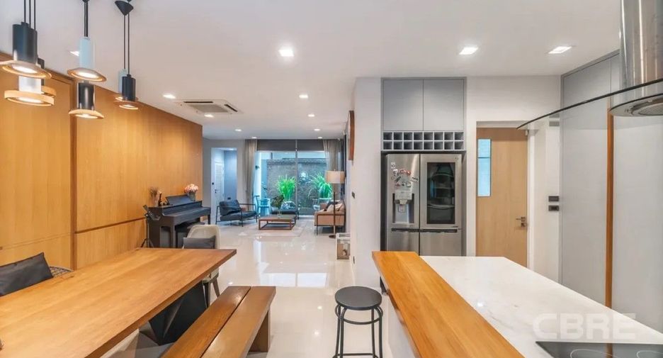 For rent and for sale 3 bedrooms house in Bang Kapi, Bangkok