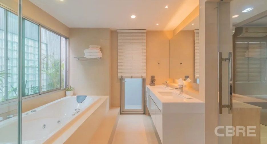 For rent and for sale 3 bedrooms house in Bang Kapi, Bangkok