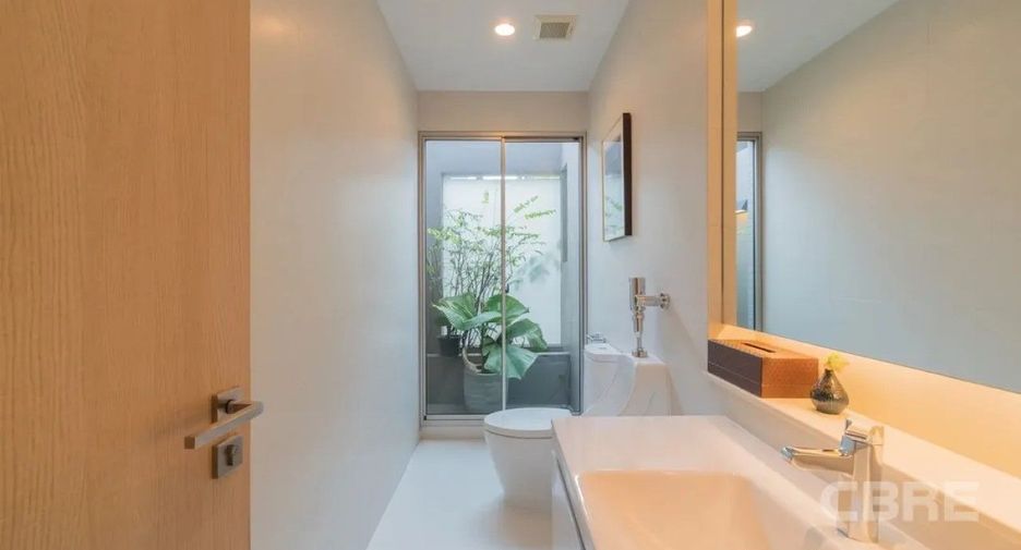 For rent and for sale 3 bedrooms house in Bang Kapi, Bangkok