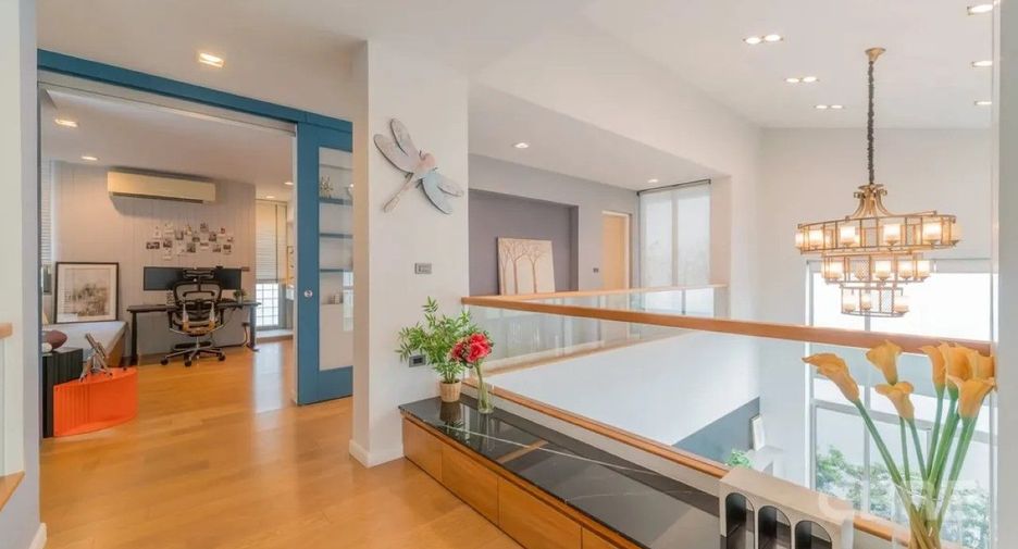 For rent and for sale 3 bedrooms house in Bang Kapi, Bangkok