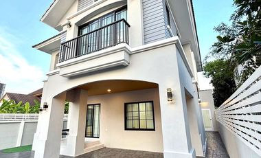 For sale 4 bedrooms house in Bang Khae, Bangkok