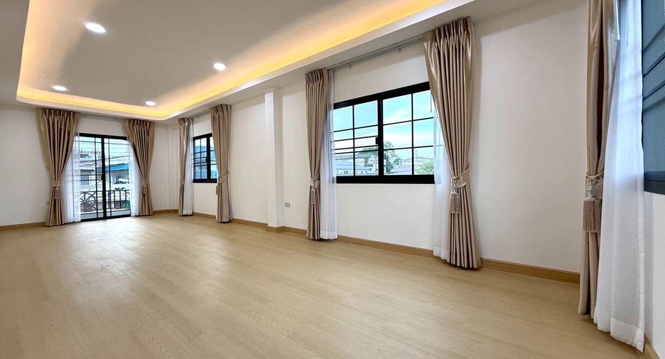 À vendre 4 chambres maison à Bang Khae, Bangkok